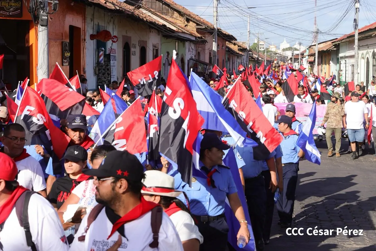 Multitudinaria caminata recuerda la histórica toma del Fortín de Acosasco en León