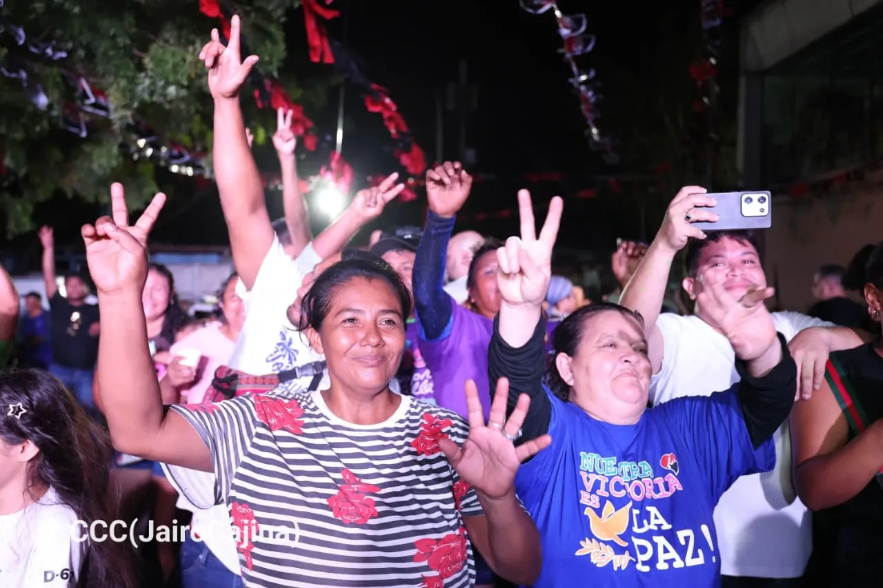 Familias protagonizan vigilias por el 47.° aniversario de la Revolución