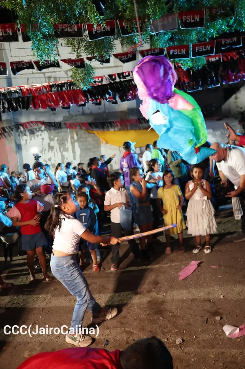 Familias protagonizan vigilias por el 47.° aniversario de la Revolución