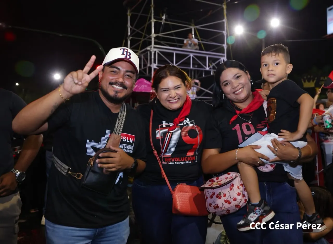 Familias protagonizan vigilias por el 47.° aniversario de la Revolución