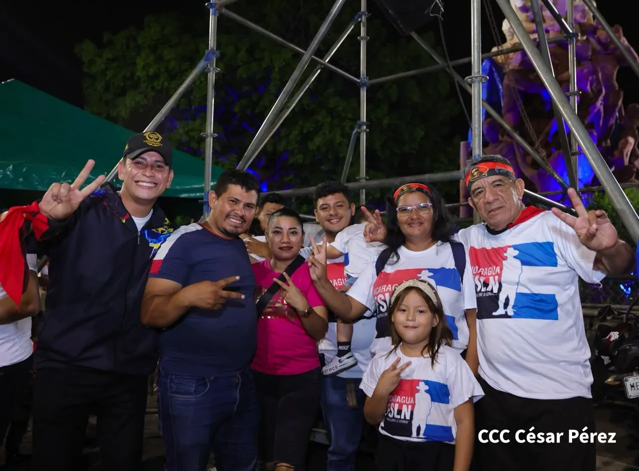 Familias protagonizan vigilias por el 47.° aniversario de la Revolución