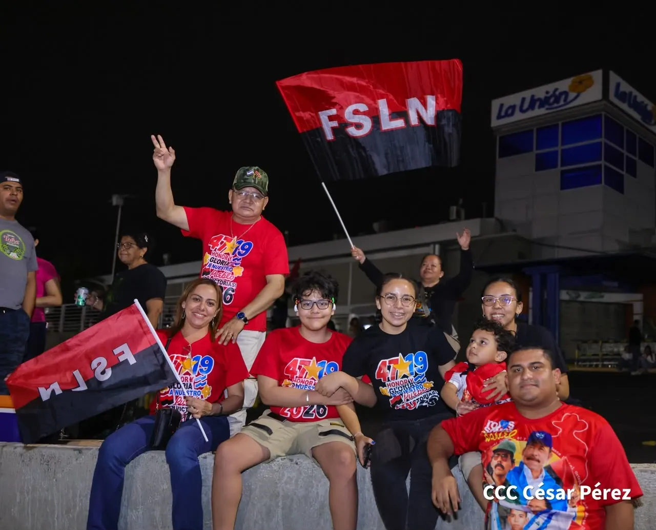 Familias protagonizan vigilias por el 47.° aniversario de la Revolución