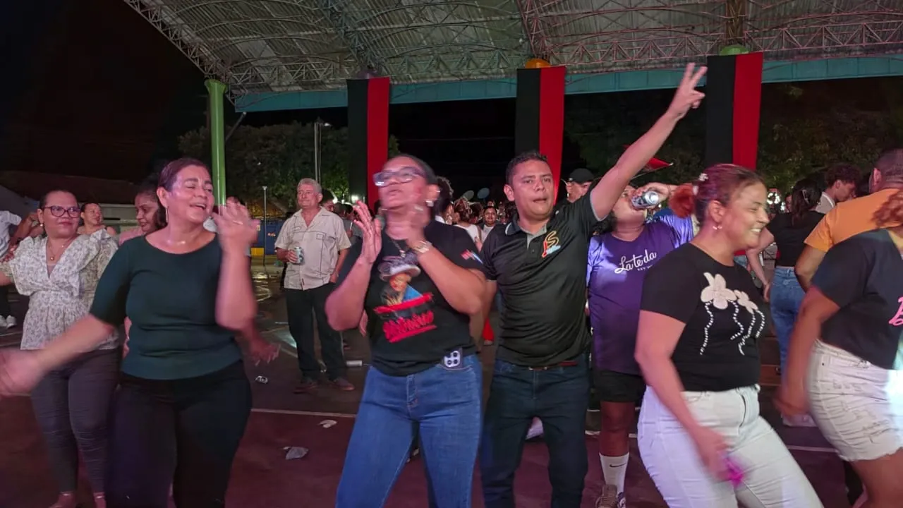 Familias protagonizan vigilias por el 47.° aniversario de la Revolución