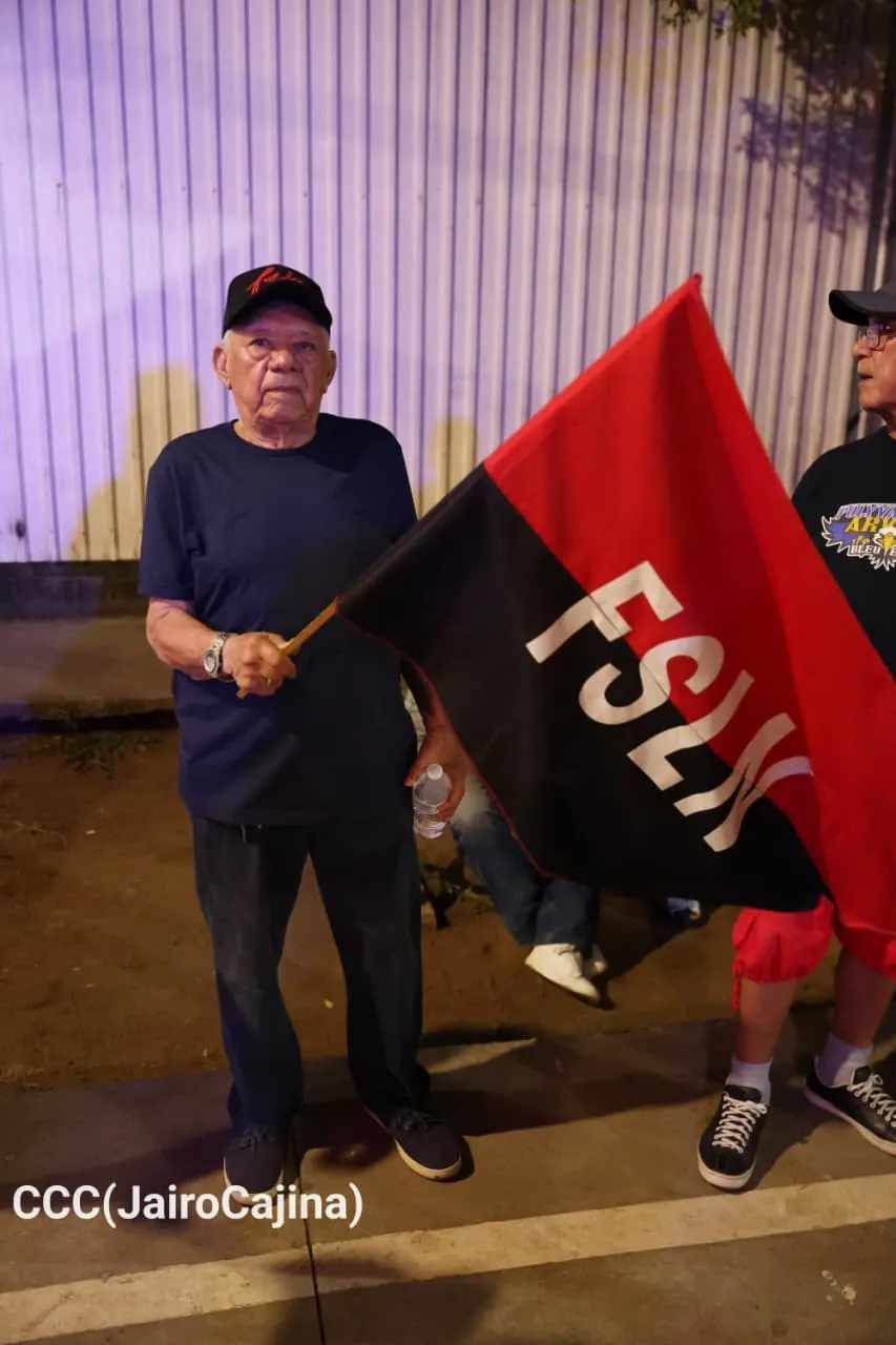 Familias protagonizan vigilias por el 47.° aniversario de la Revolución