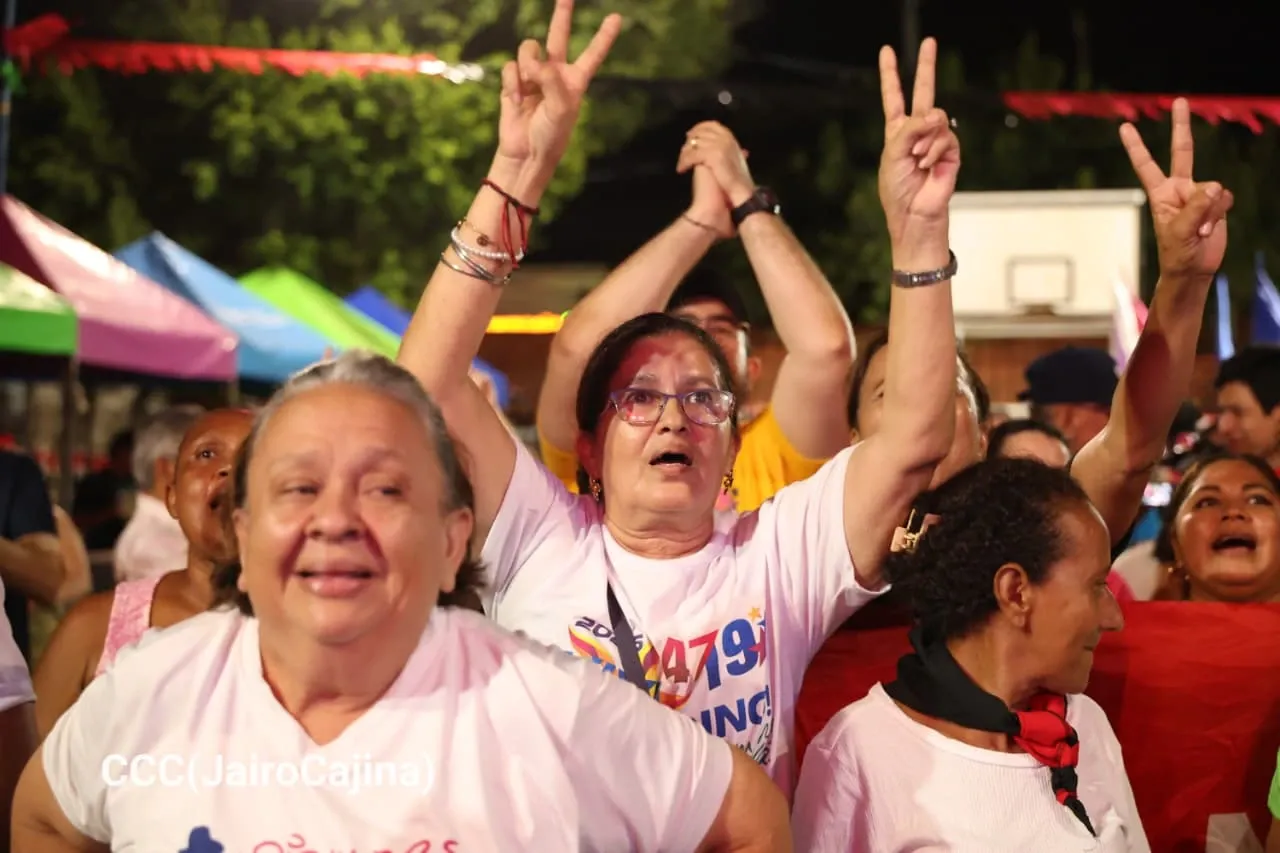 Familias protagonizan vigilias por el 47.° aniversario de la Revolución