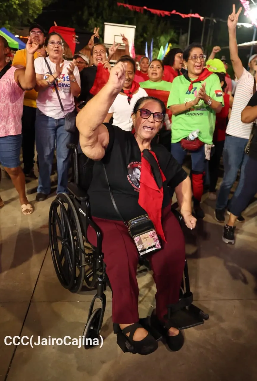 Familias protagonizan vigilias por el 47.° aniversario de la Revolución