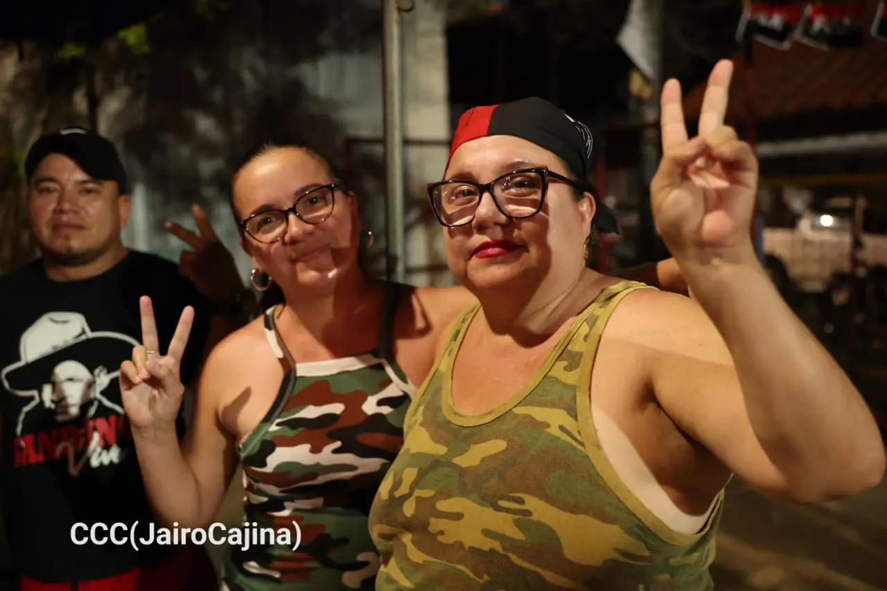 Familias protagonizan vigilias por el 47.° aniversario de la Revolución