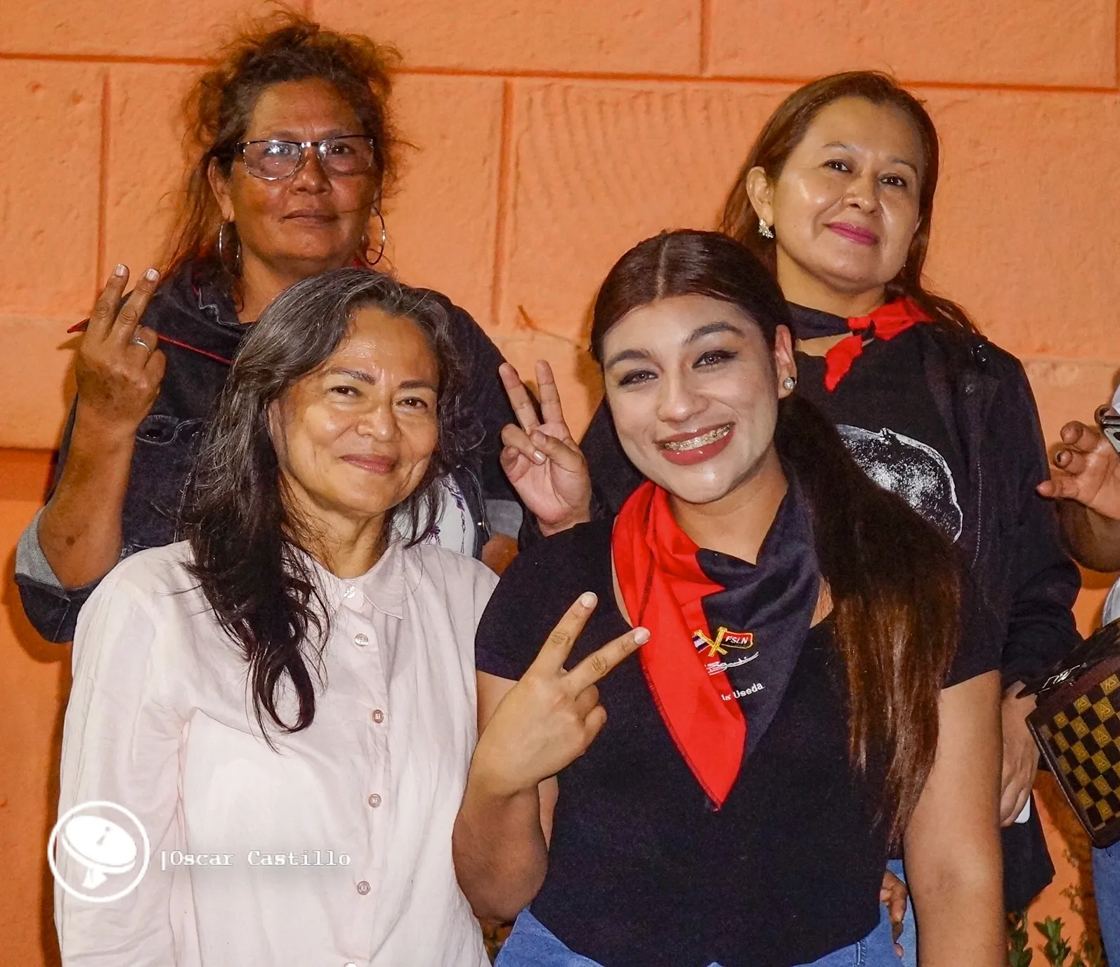 Familias protagonizan vigilias por el 47.° aniversario de la Revolución