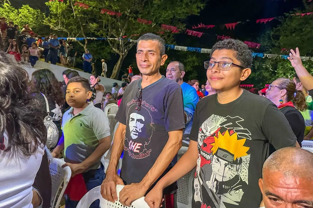 Familias protagonizan vigilias por el 47.° aniversario de la Revolución