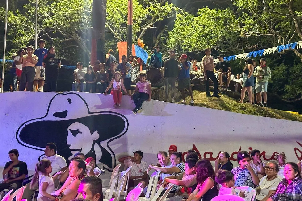 Familias protagonizan vigilias por el 47.° aniversario de la Revolución