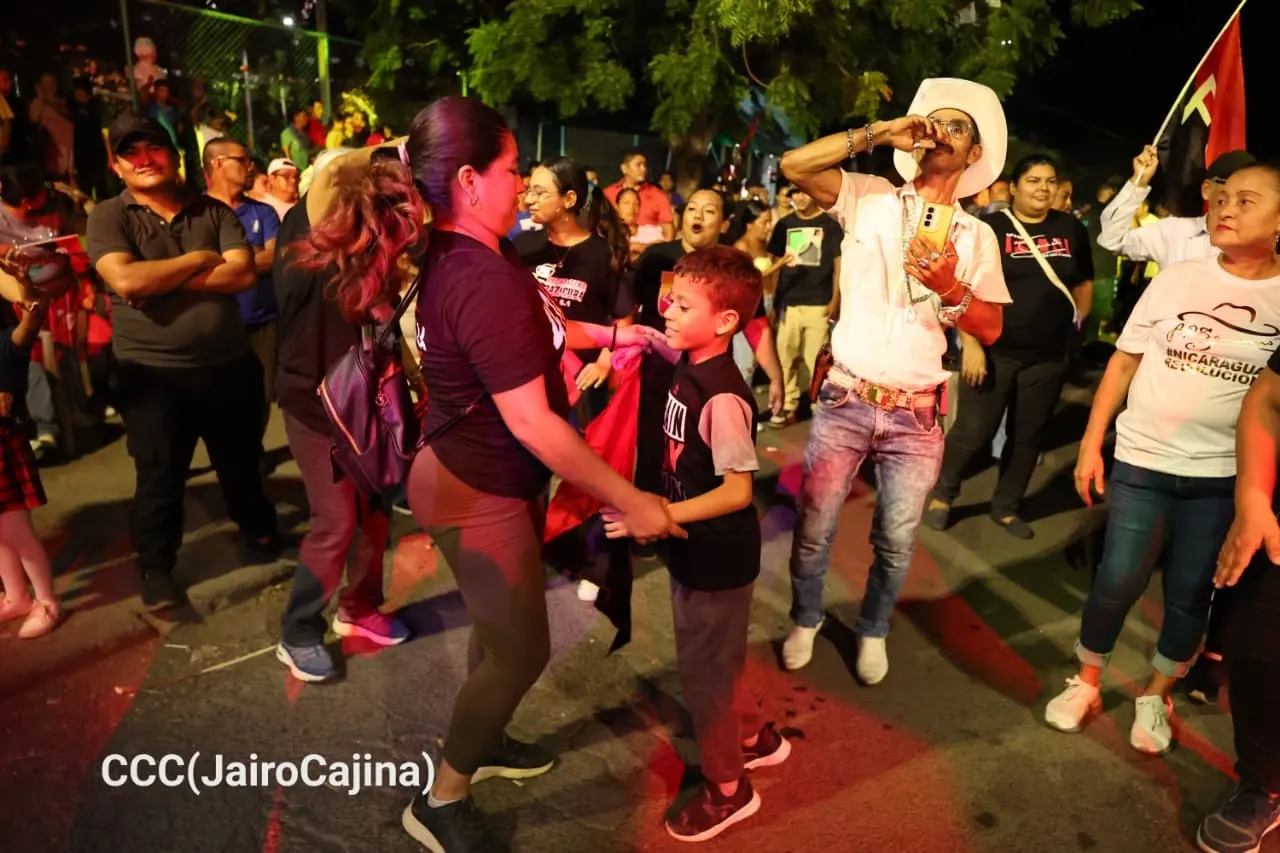 Familias protagonizan vigilias por el 47.° aniversario de la Revolución