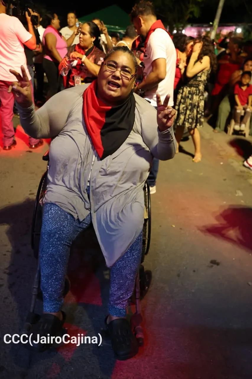 Familias protagonizan vigilias por el 47.° aniversario de la Revolución