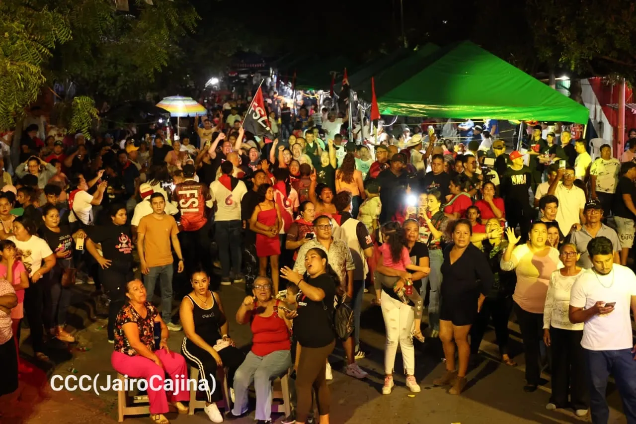 Familias protagonizan vigilias por el 47.° aniversario de la Revolución