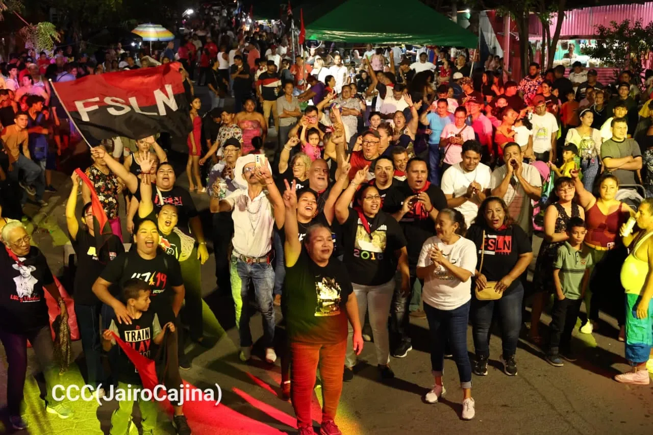 Familias protagonizan vigilias por el 47.° aniversario de la Revolución