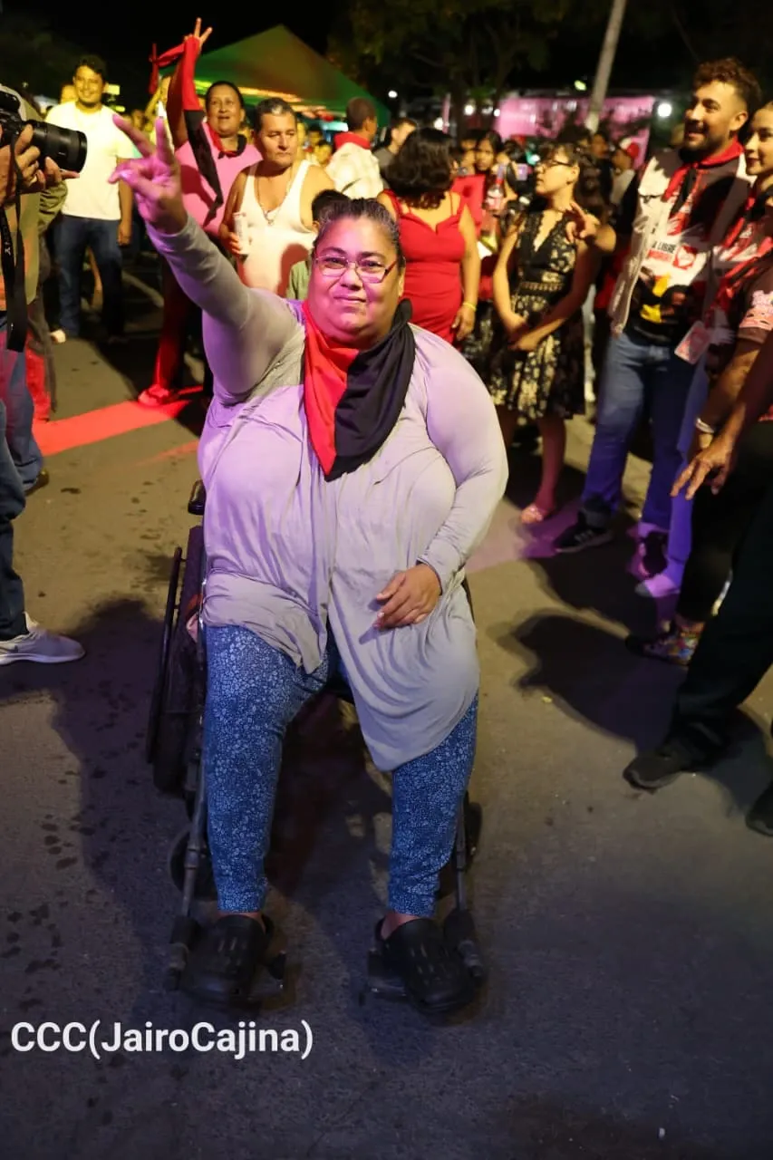 Familias protagonizan vigilias por el 47.° aniversario de la Revolución