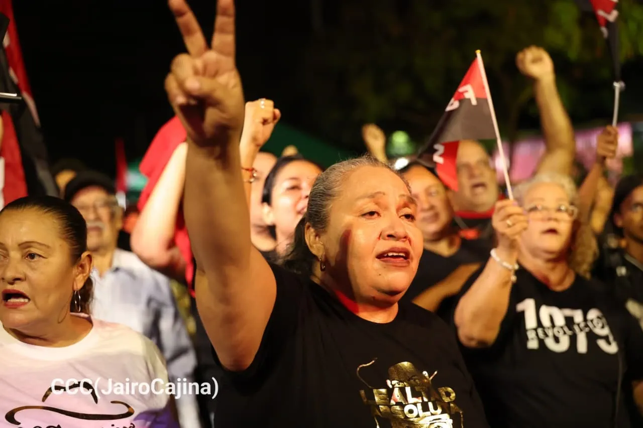 Familias protagonizan vigilias por el 47.° aniversario de la Revolución