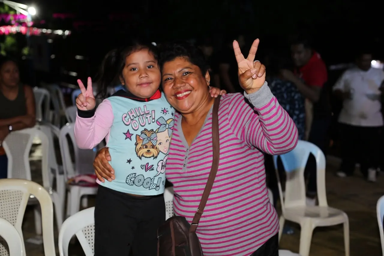 Familias protagonizan vigilias por el 47.° aniversario de la Revolución