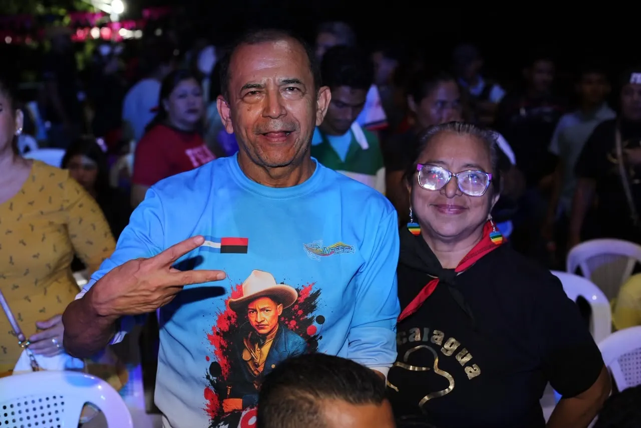 Familias protagonizan vigilias por el 47.° aniversario de la Revolución