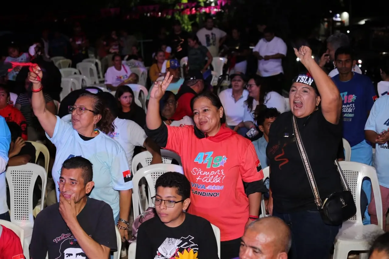 Familias protagonizan vigilias por el 47.° aniversario de la Revolución
