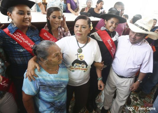 Devotos de Santo Domingo de Guzmán participan de la bajada de su santuario