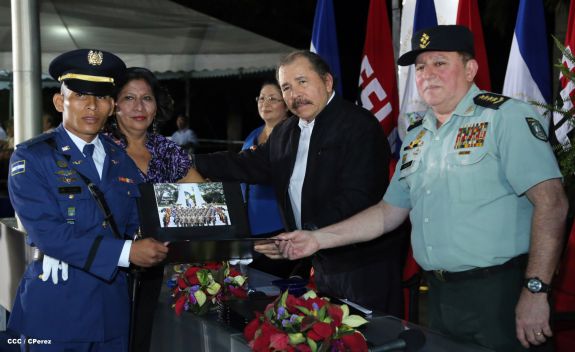 Daniel y Rosario presiden graduación de cadetes del Ejército