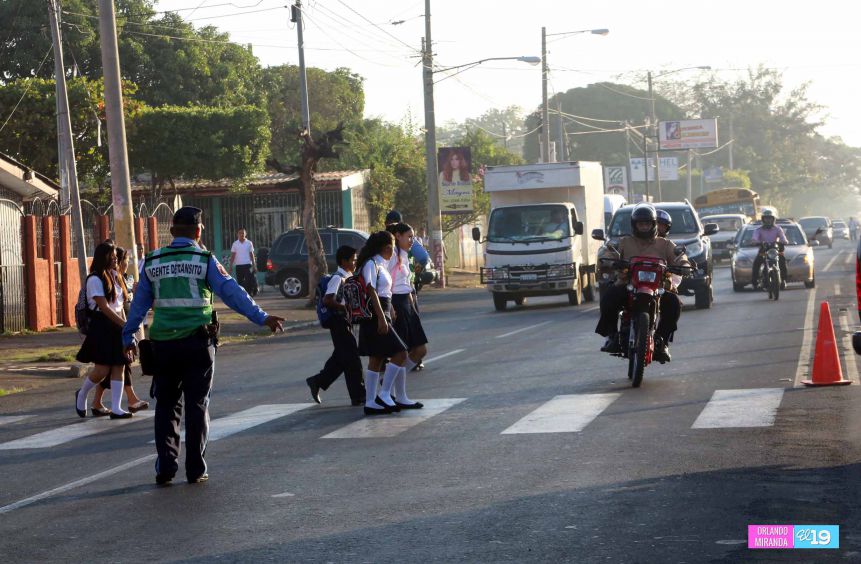 Policía Nacional resguarda inicio Año Escolar 2015