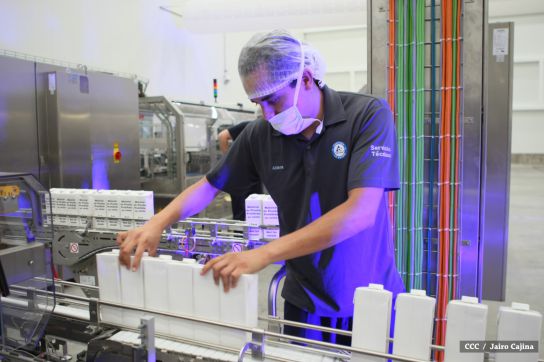 Presidente Daniel inaugura planta láctea del grupo Lala