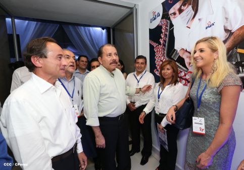 Presidente Daniel inaugura planta láctea del grupo Lala