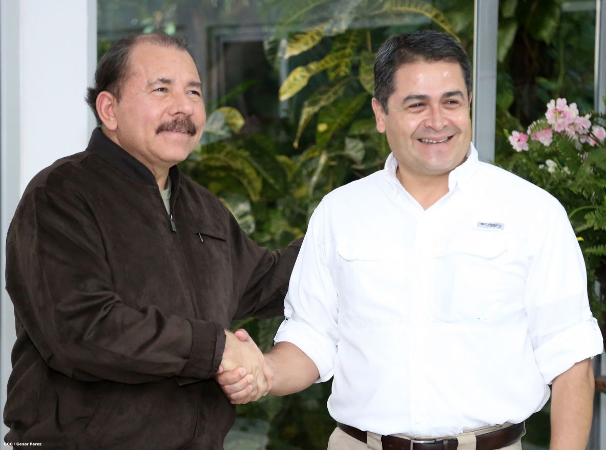Daniel y Rosario se reúnen con presidente de Honduras