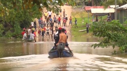 Atienden a familias afectadas por crecida del Río Escondido en El Rama