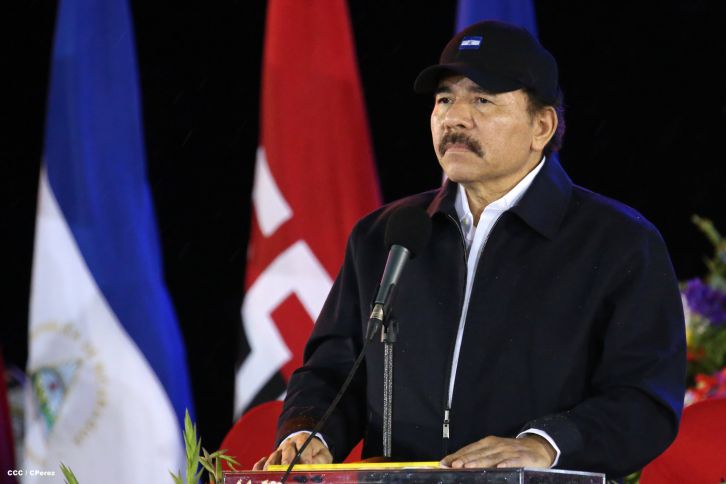 Daniel y Rosario participan en Acto del 36 Aniversario del Ejército de Nicaragua