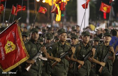 Desfile militar Pueblo-Ejército en Plaza de la Fé "Juan Pablo II"