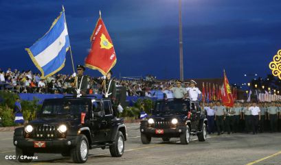 Desfile militar Pueblo-Ejército en Plaza de la Fé "Juan Pablo II"