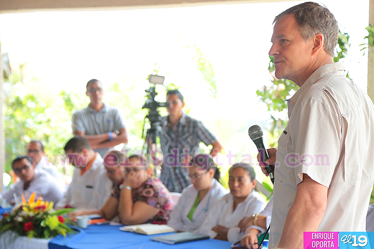 Scott Parazynski y médicos de Nicaragua