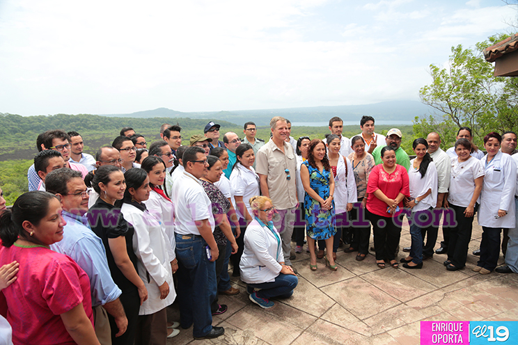 Scott Parazynski y médicos de Nicaragua