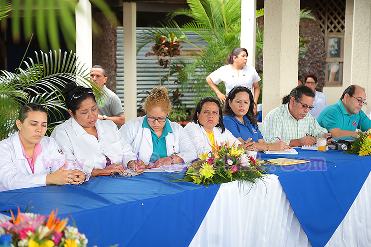 Scott Parazynski y médicos de Nicaragua