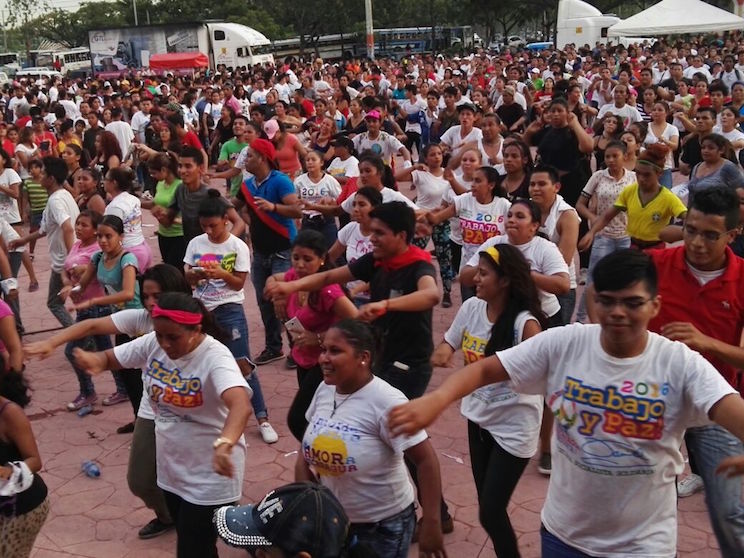 Miles participaron en zumbatón y concierto para celebrar aniversario de la JS19 de Julio
