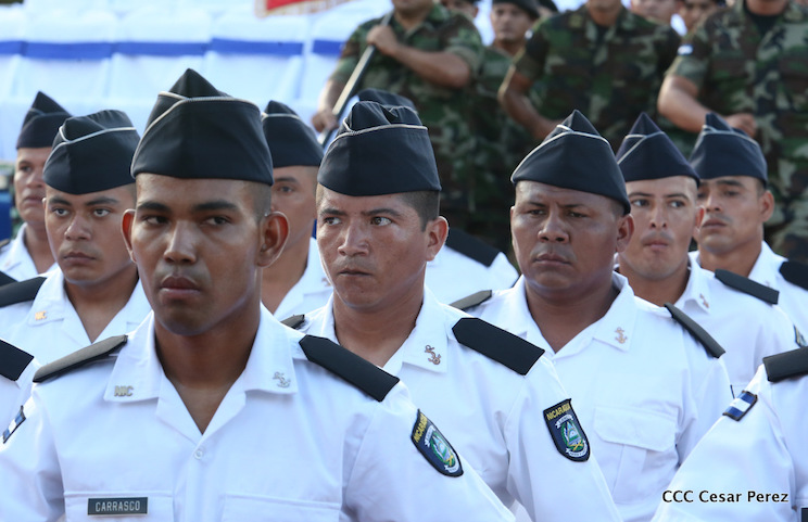 Daniel y Rosario participan del 36 Aniversario de la Fuerza Naval