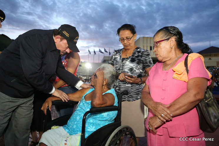 Daniel y Rosario participan del 36 Aniversario de la Fuerza Naval