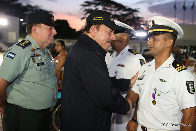 Daniel y Rosario participan del 36 Aniversario de la Fuerza Naval