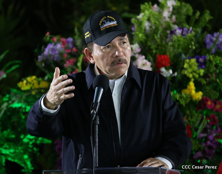 Daniel y Rosario participan del 36 Aniversario de la Fuerza Naval