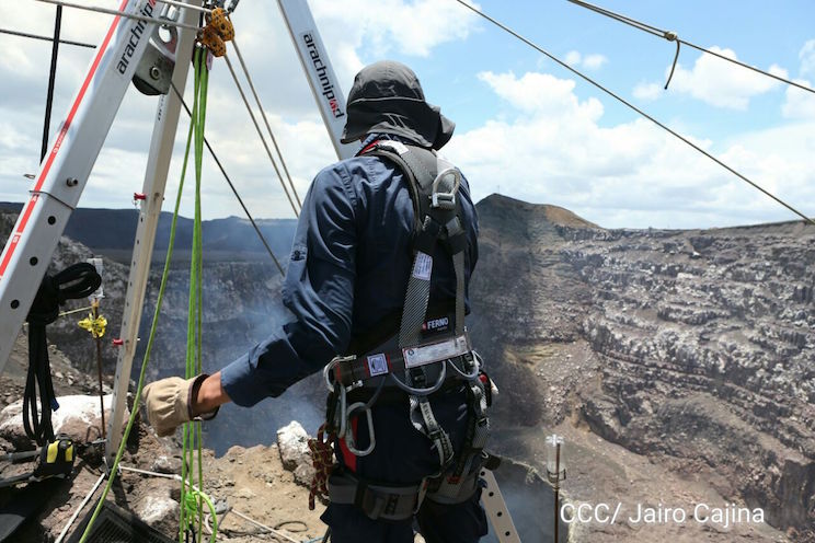 Sam Cossman concluye primer descenso a la Zona Cero del Volc&aacute;n Masaya