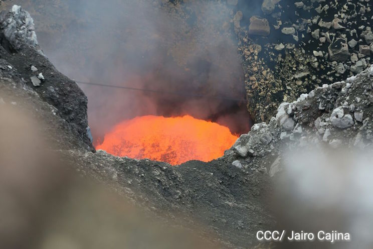 Sam Cossman concluye primer descenso a la Zona Cero del Volc&aacute;n Masaya