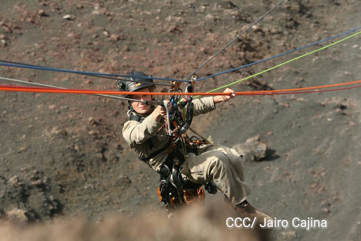 Sam Cossman concluye primer descenso a la Zona Cero del Volc&aacute;n Masaya