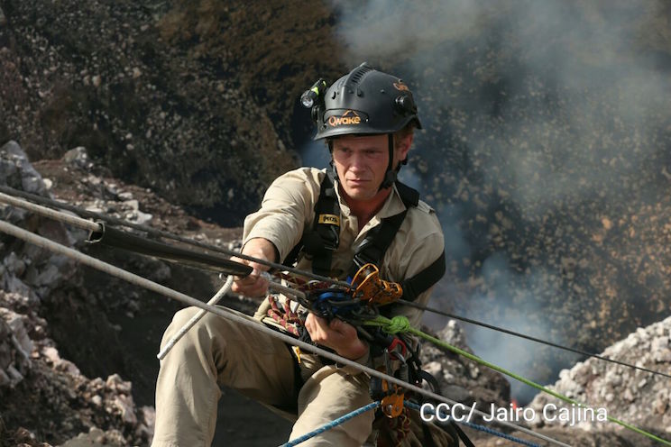 Sam Cossman concluye primer descenso a la Zona Cero del Volc&aacute;n Masaya