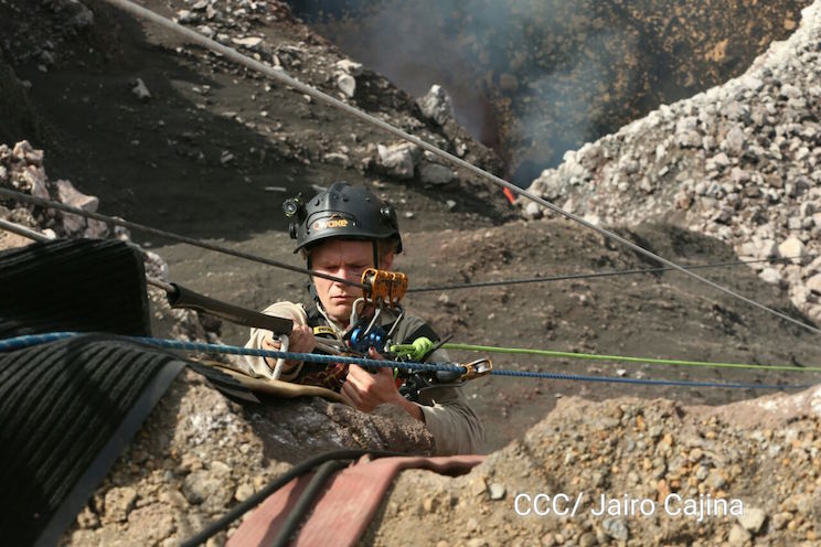 Sam Cossman concluye primer descenso a la Zona Cero del Volc&aacute;n Masaya