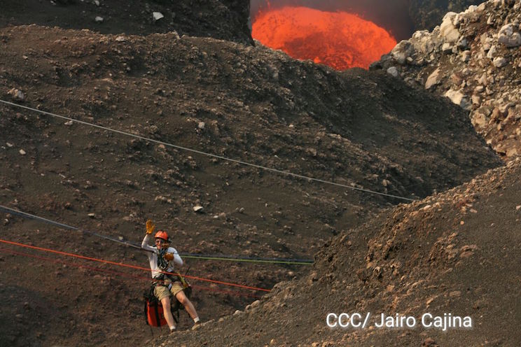 Sam Cossman concluye primer descenso a la Zona Cero del Volc&aacute;n Masaya