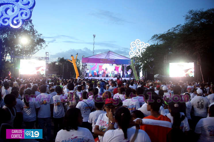 Juventud ratifica su apoyo con alegre concierto en Avenida de Bolívar a Chávez