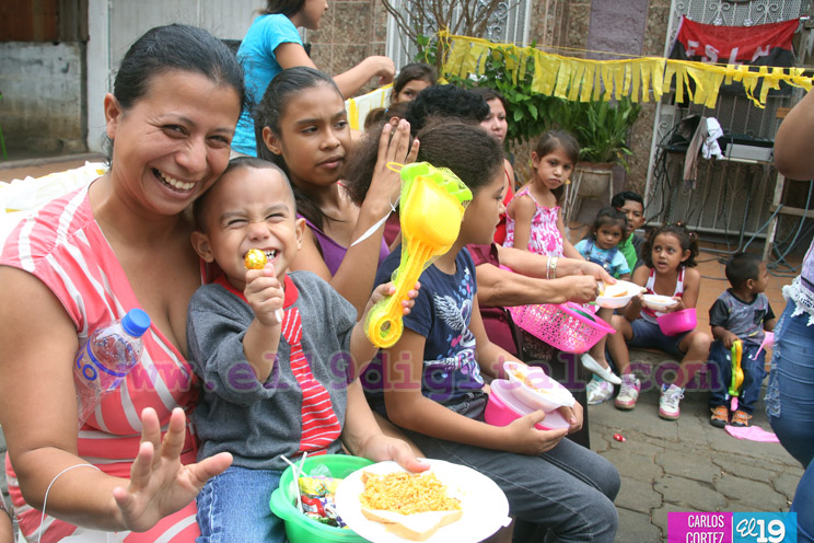 Niñ@s y Madres celebran Día de la Alegría en barrio 14 de Junio