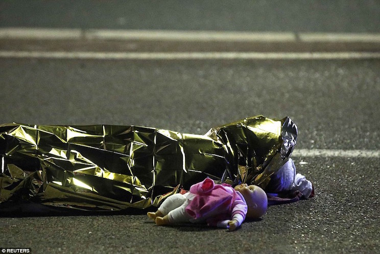 Decenas de muertas por atentado en Niza, Francia